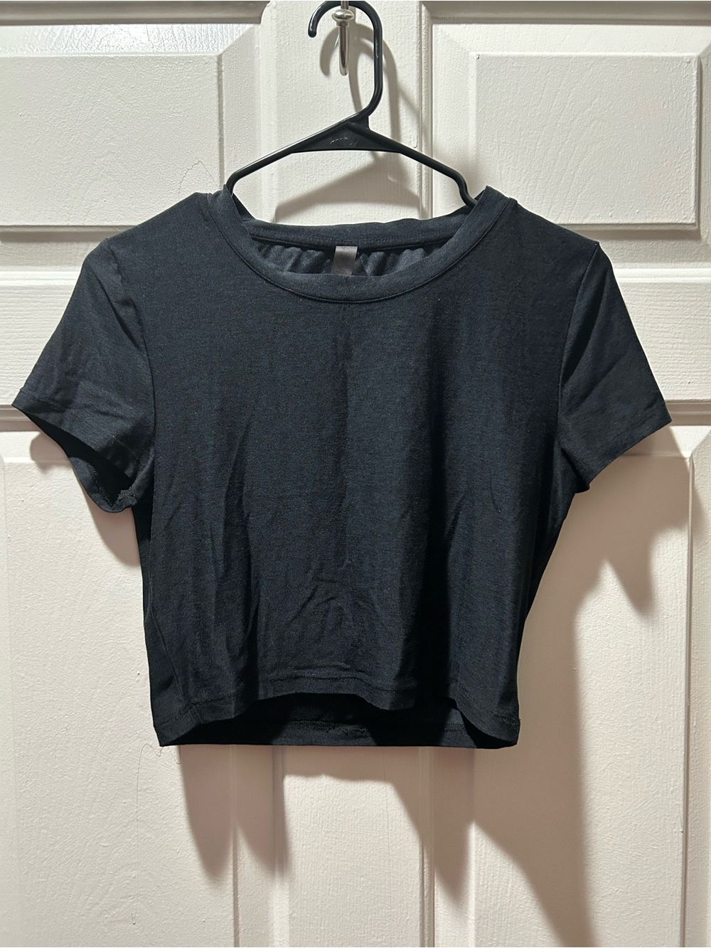 Beyond Yoga Featherweight Perspective Cropped Short Sleeve Tee in Darkest Night